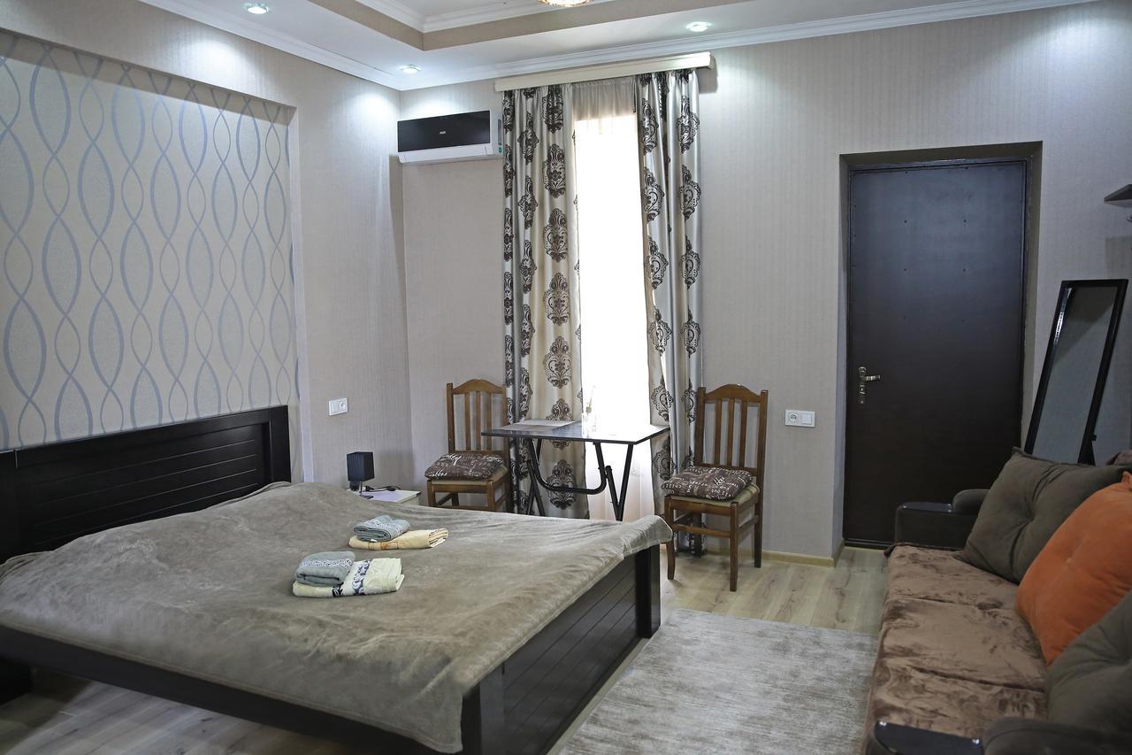 Guest House Beautiful Tbilisi On Khidistavi Street エクステリア 写真