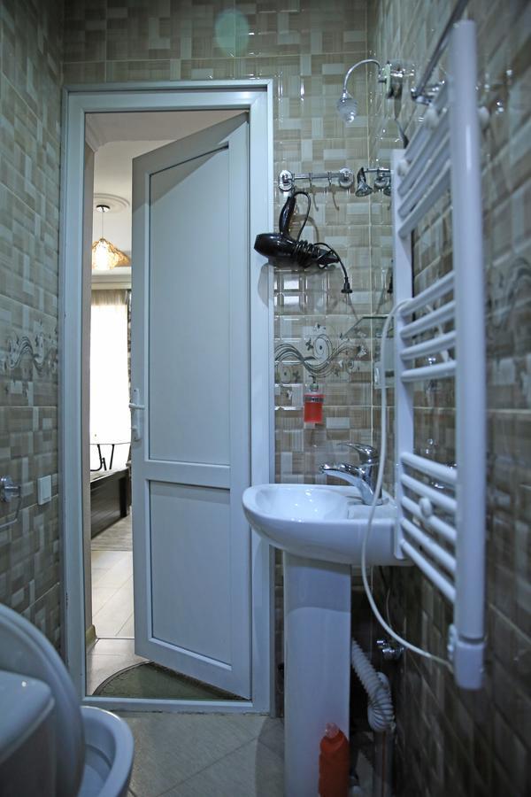 Guest House Beautiful Tbilisi On Khidistavi Street エクステリア 写真