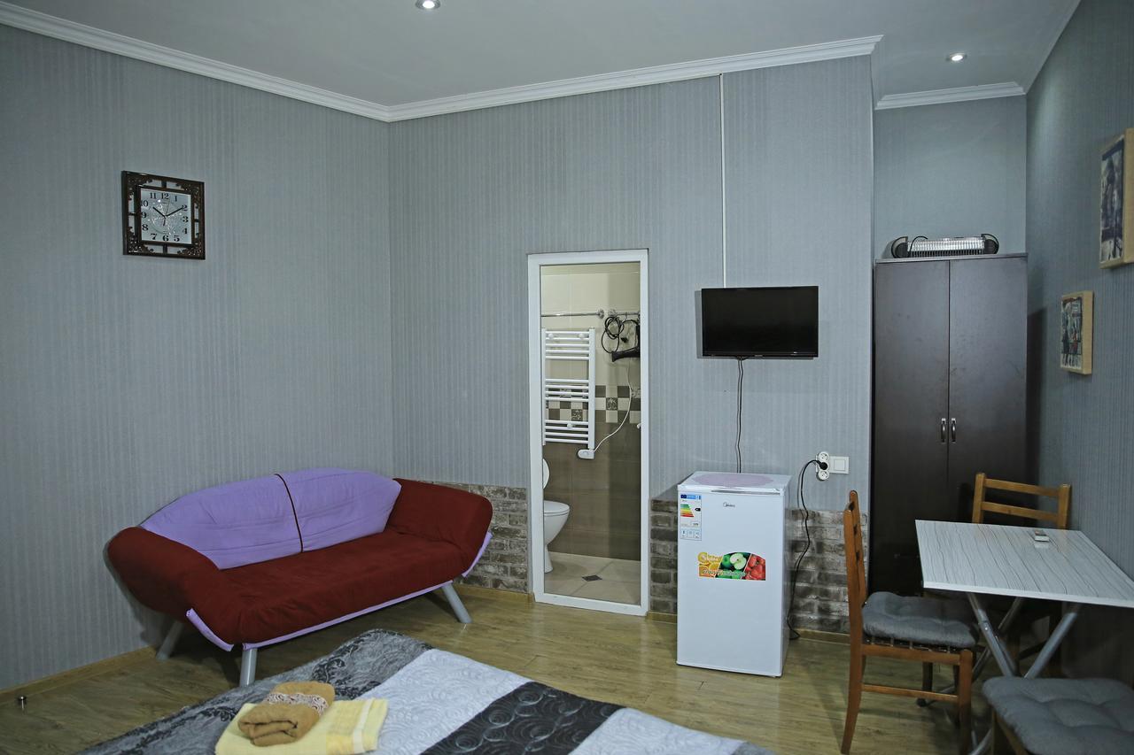 Guest House Beautiful Tbilisi On Khidistavi Street エクステリア 写真