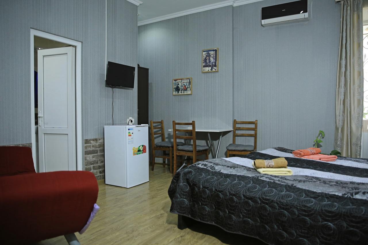 Guest House Beautiful Tbilisi On Khidistavi Street エクステリア 写真